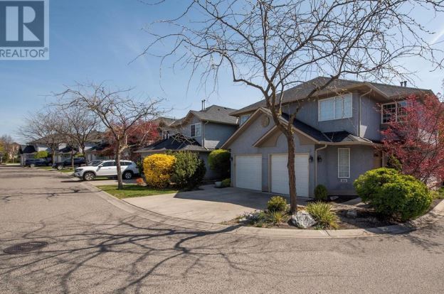 Townhouse for sale in Central Glenmore – 316 Whitman Road